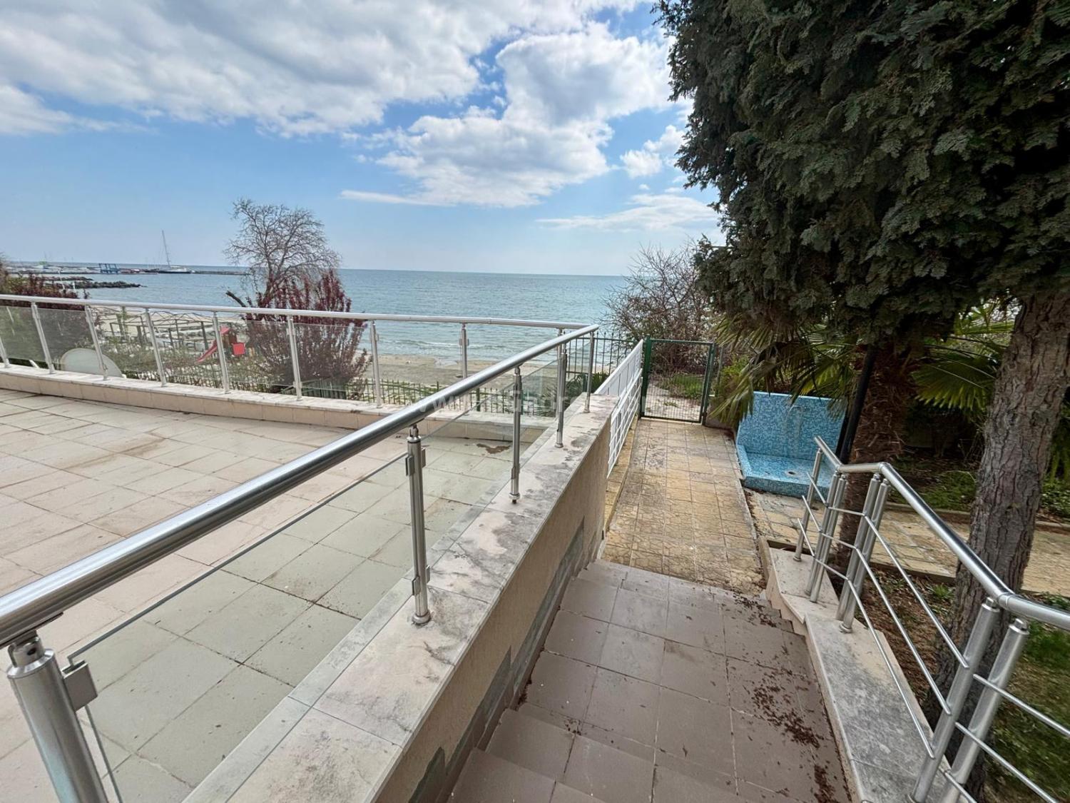 Wohnung mit geringen Wartungsgebühren in erster Meereslinie І №4171