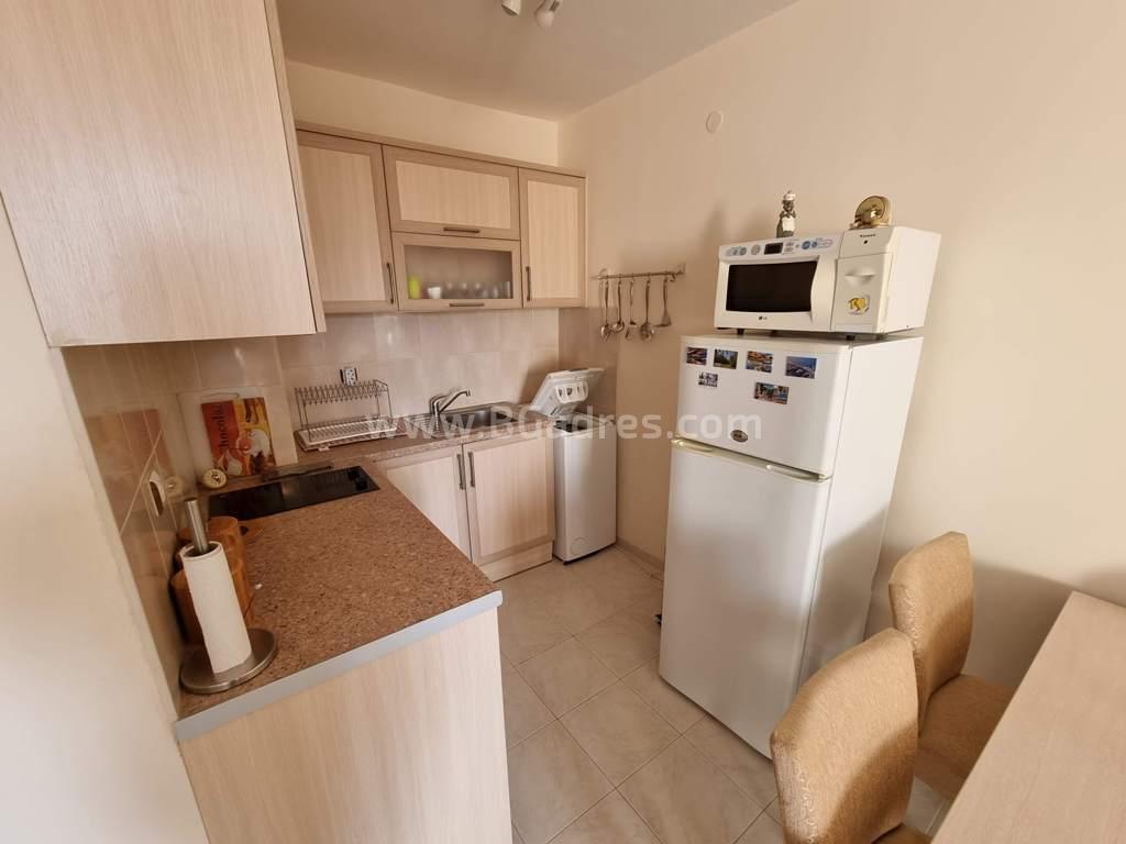 Евтин апартамент с изглед към морето в Свети Влас | № 2246