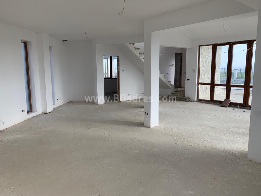 A house with a swimming pool at a bargain price І №2778