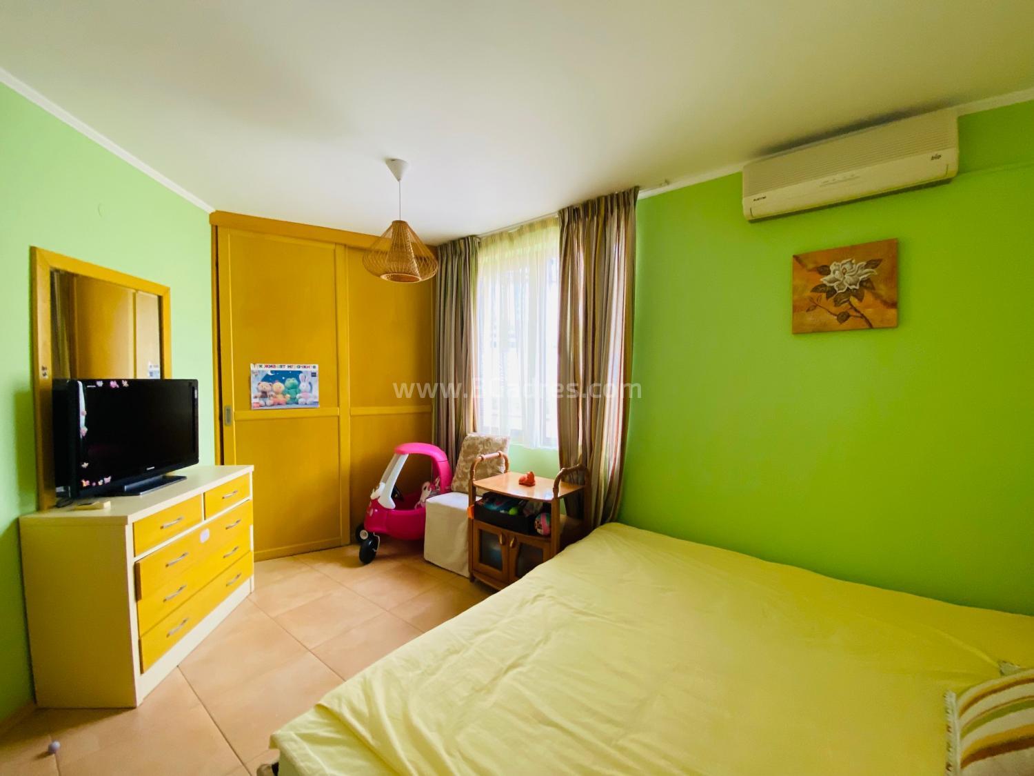 Large apartment with low maintenance fee І №2933