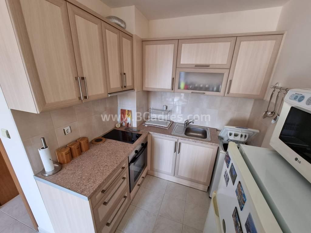 Евтин апартамент с изглед към морето в Свети Влас | № 2246