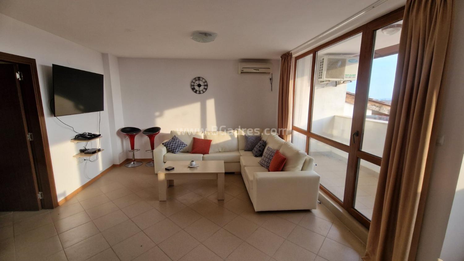 Wohnung mit neuen Möbeln am Meer І №4106