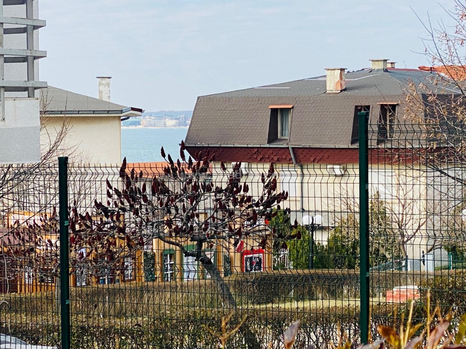 Large apartment with low maintenance fee І №2933