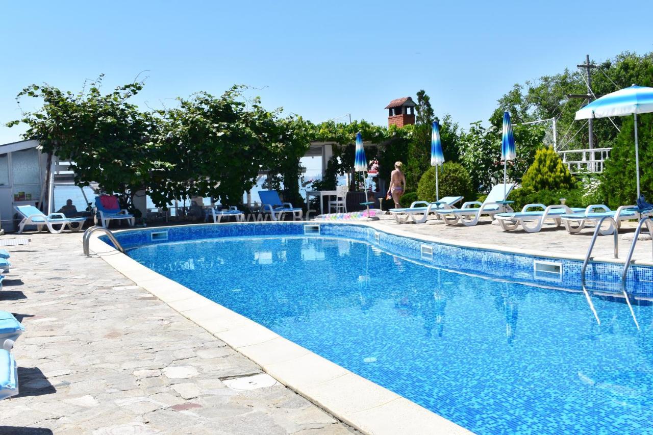 Евтин апартамент на първа линия I №2528