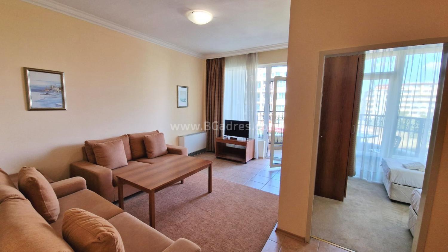 Profitable apartment on the first line І No. 2521