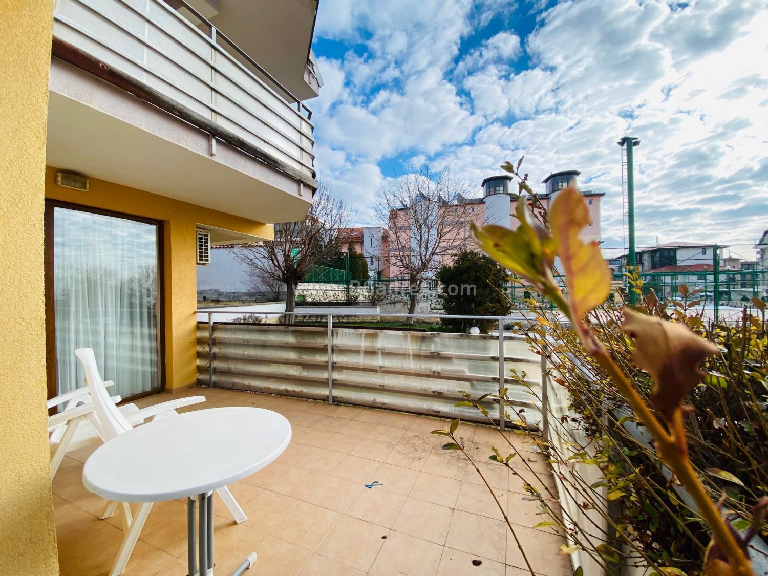 Large apartment with low maintenance fee І №2933