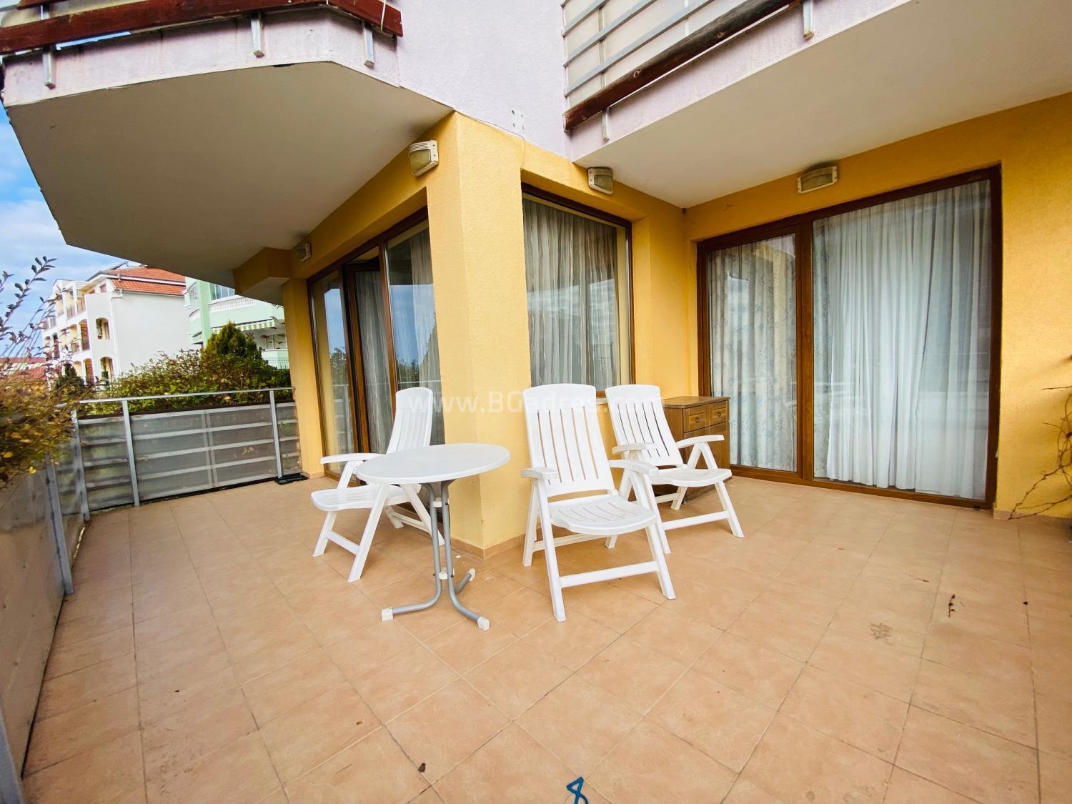 Large apartment with low maintenance fee І №2933