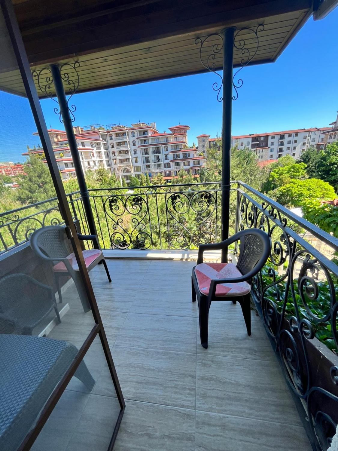 Тристаен апартамент в комплекс Естебан І №3630