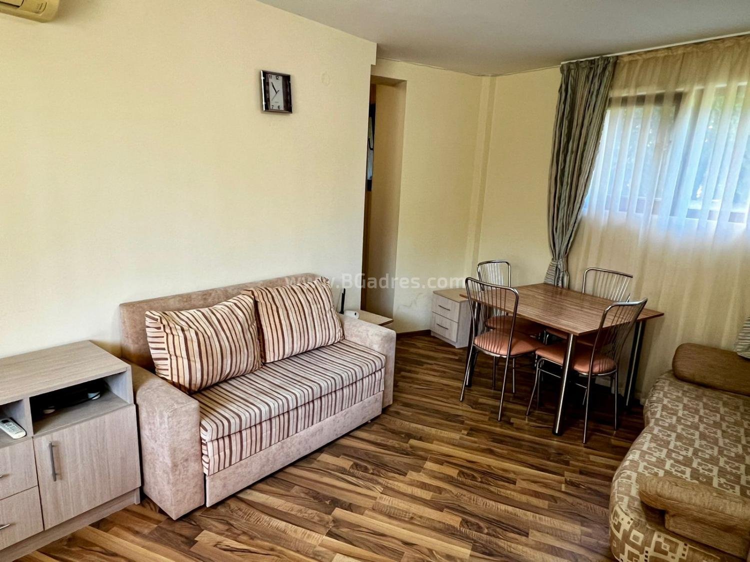 Cheap two bedroom apartment on the seaside І №3690