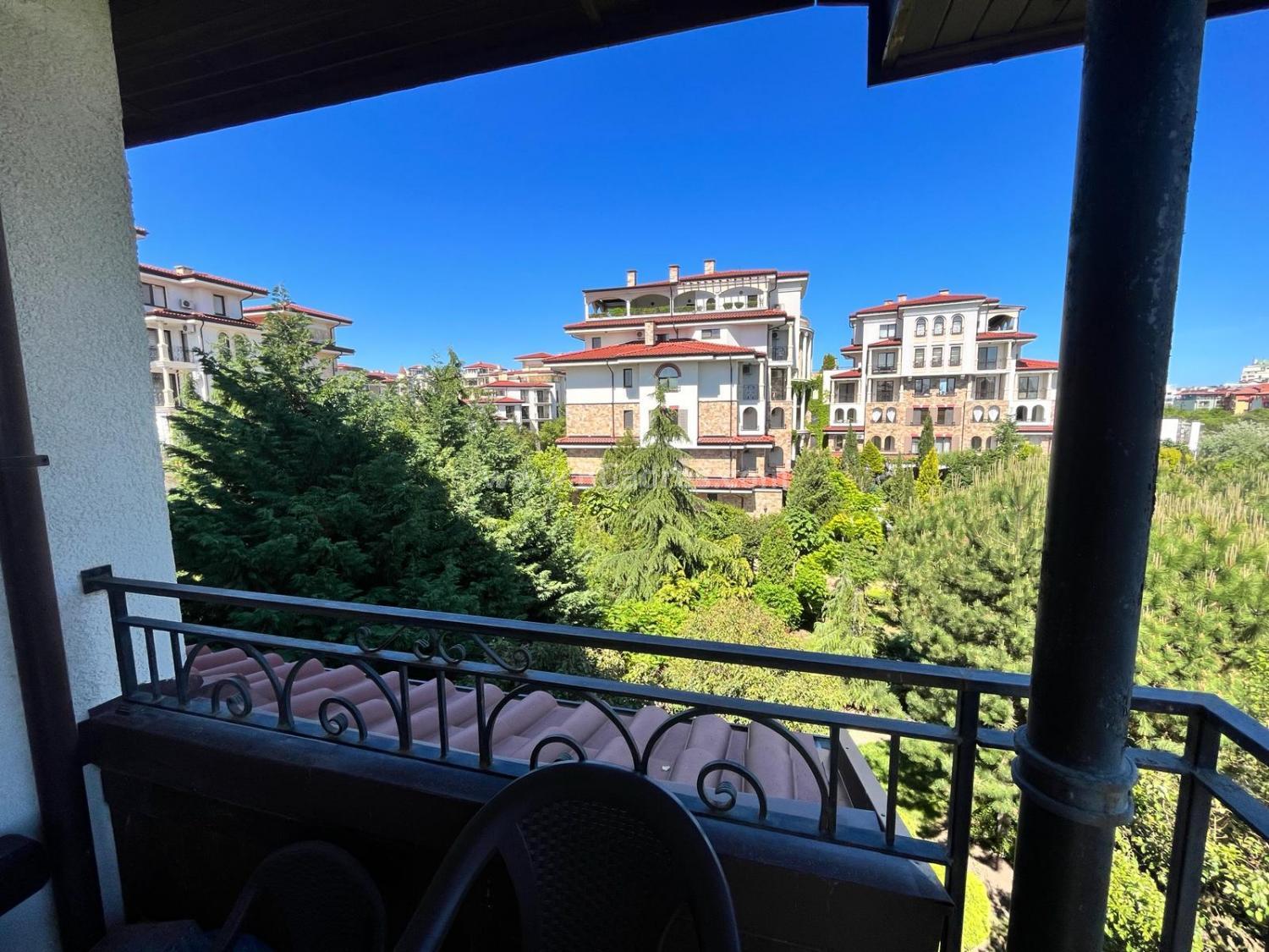 Тристаен апартамент в комплекс Естебан І №3630