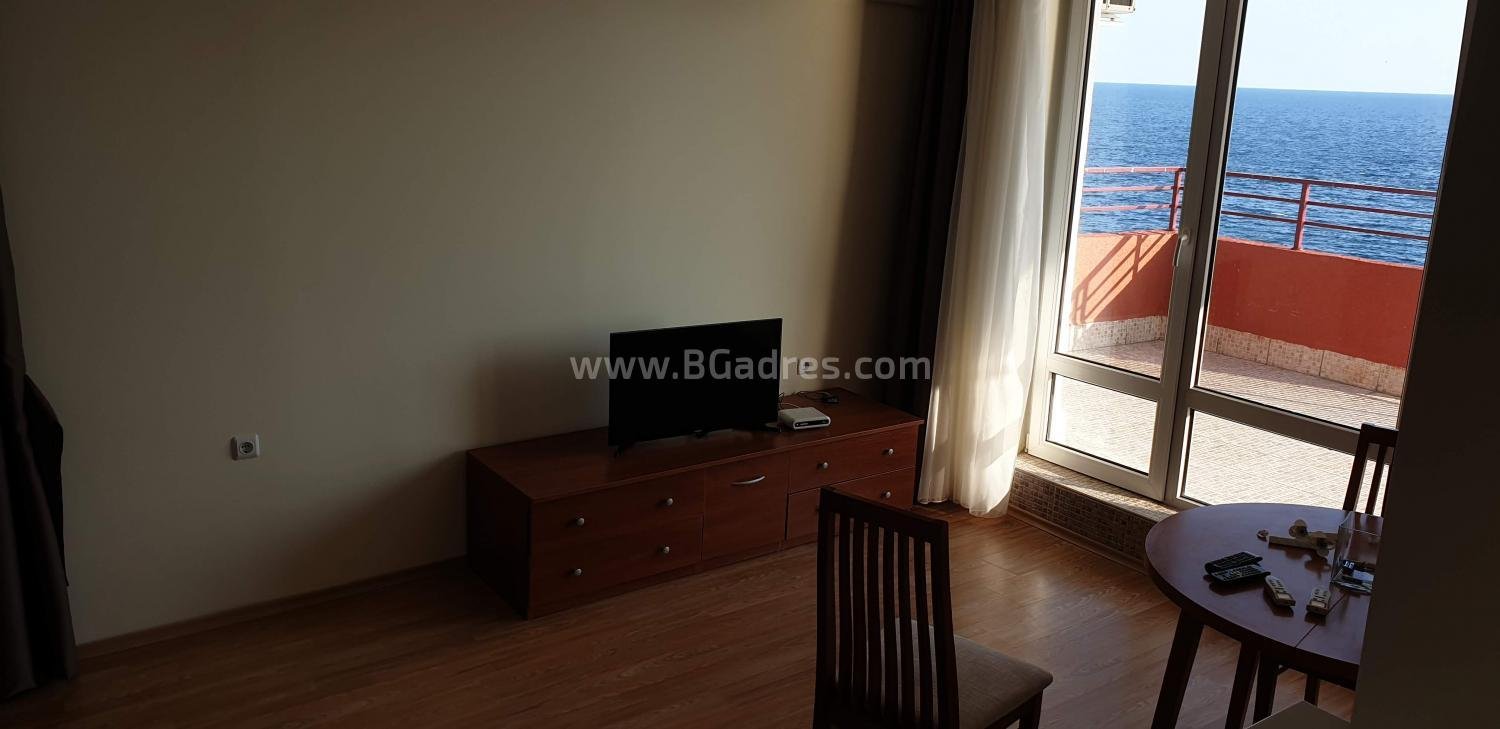 Wohnung mit frontalem Meerblick I №2479