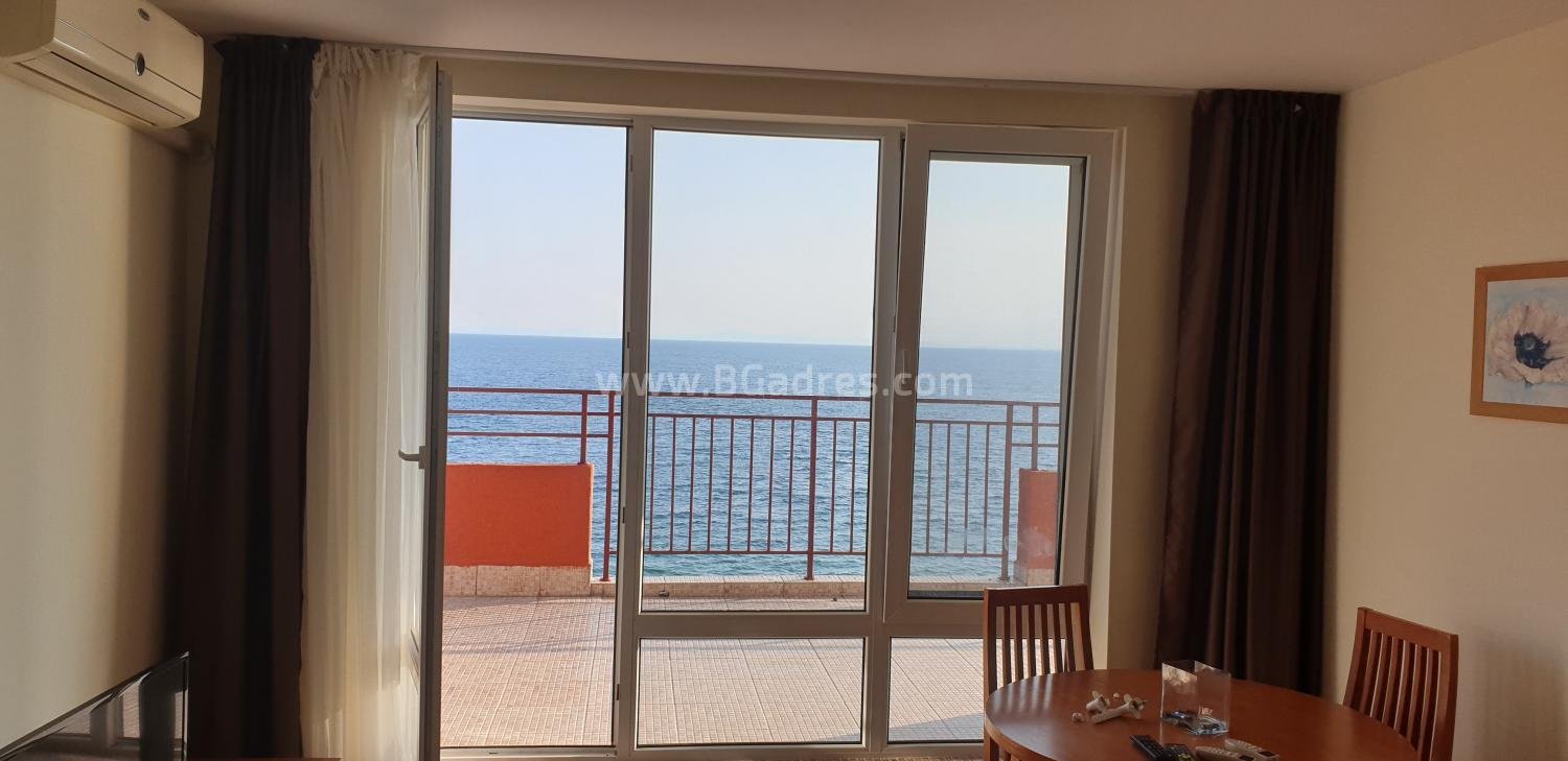 Wohnung mit frontalem Meerblick I №2479