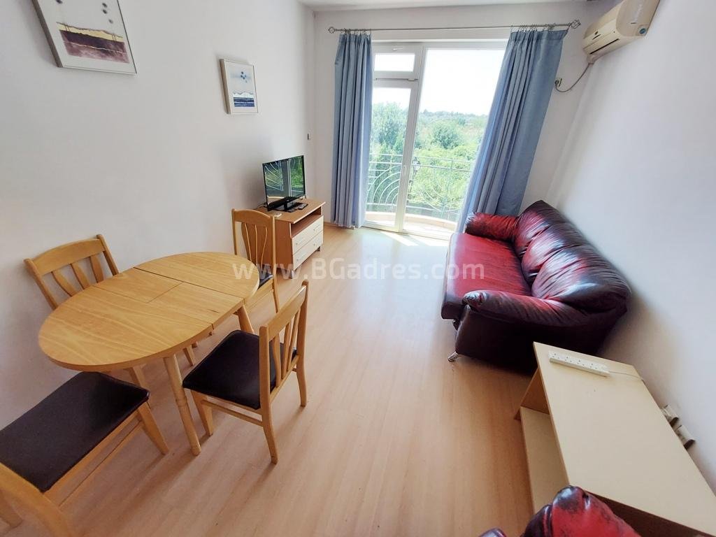 Inexpensive three-room apartment on the seashore I №2507