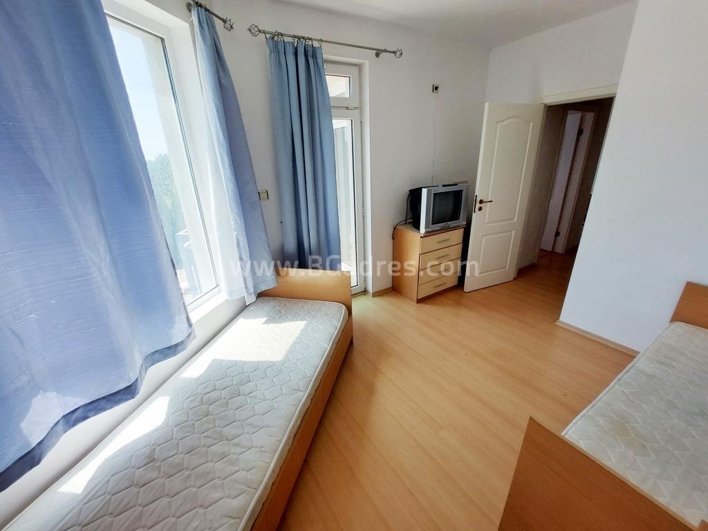 Inexpensive three-room apartment on the seashore I №2507