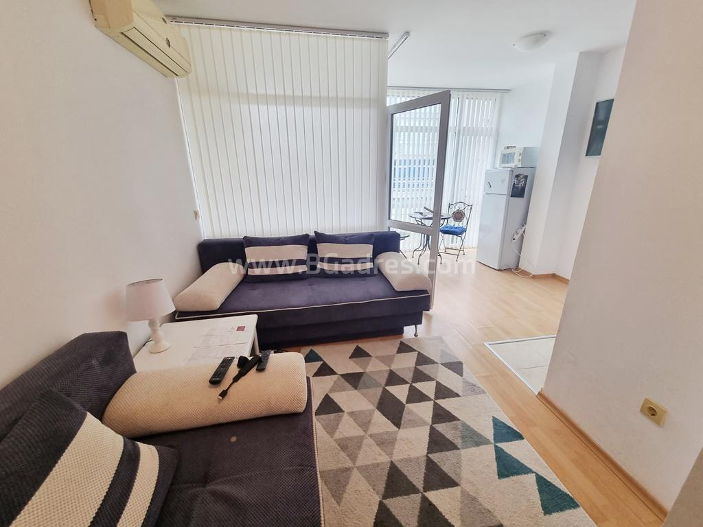 Wohnung mit guten Möbeln am Meer І №3154