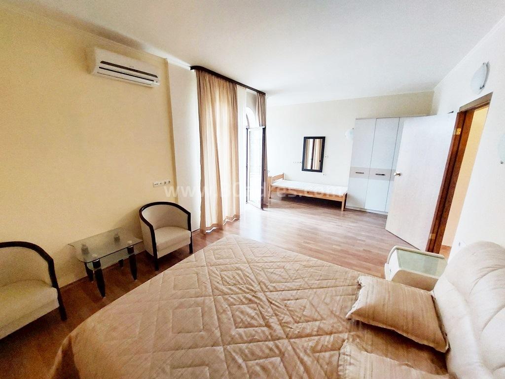 Geräumiges Apartment im Komplex Villa Romana І №3644