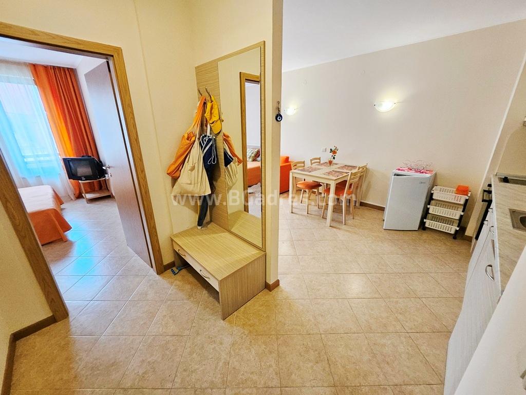 Недорогая квартира в комплексе Роял Сан І №4473