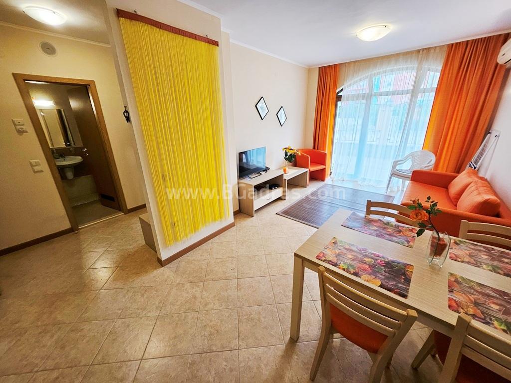 Недорогая квартира в комплексе Роял Сан І №4473