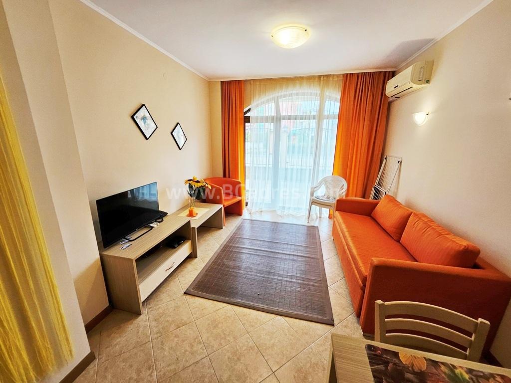 Недорогая квартира в комплексе Роял Сан І №4473