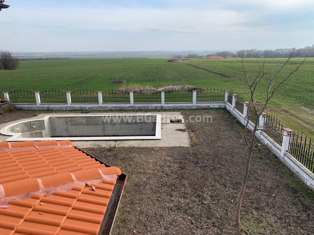 A house with a swimming pool at a bargain price І №2778