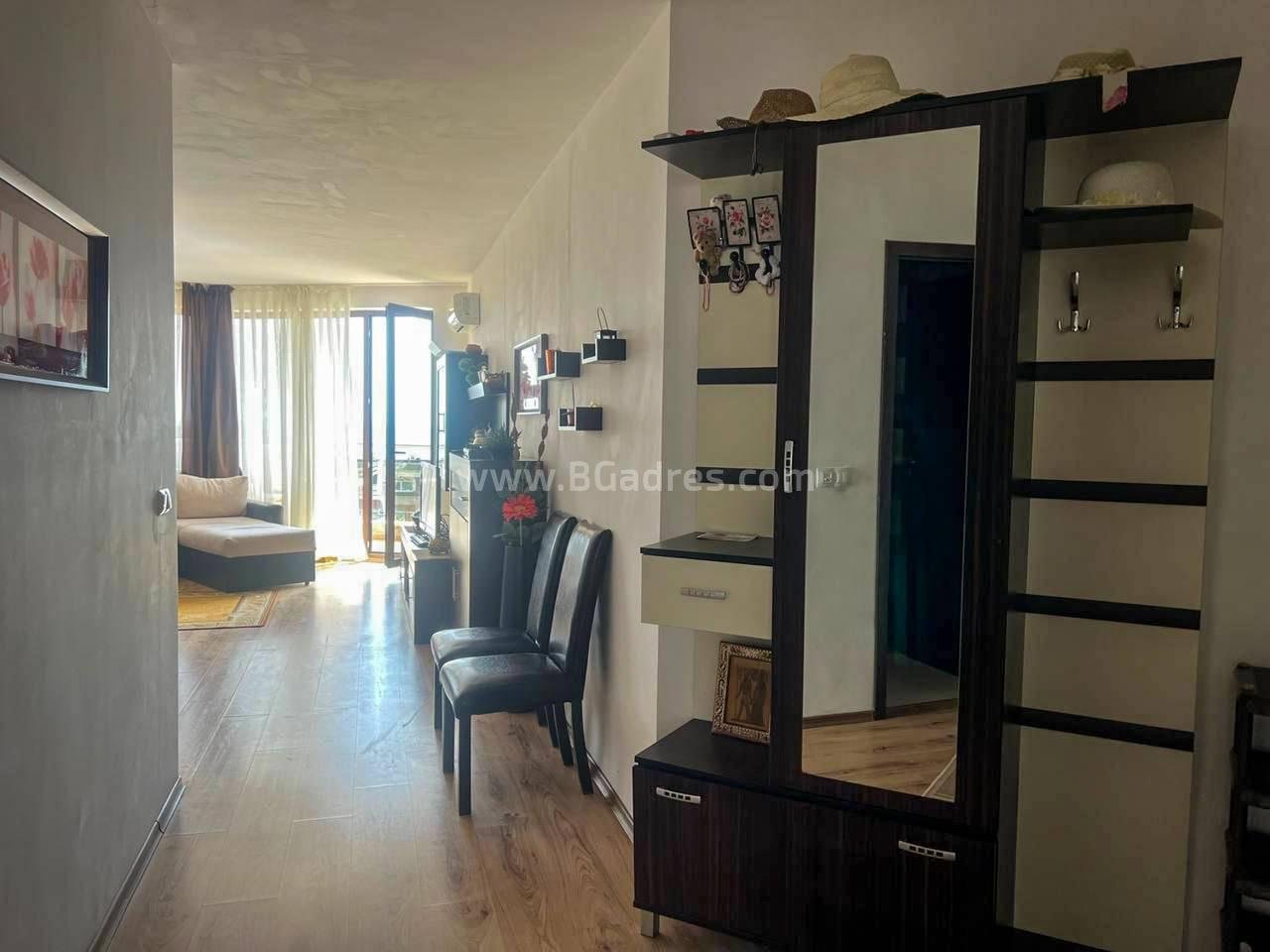 Apartment with sea and mountain view І №4000