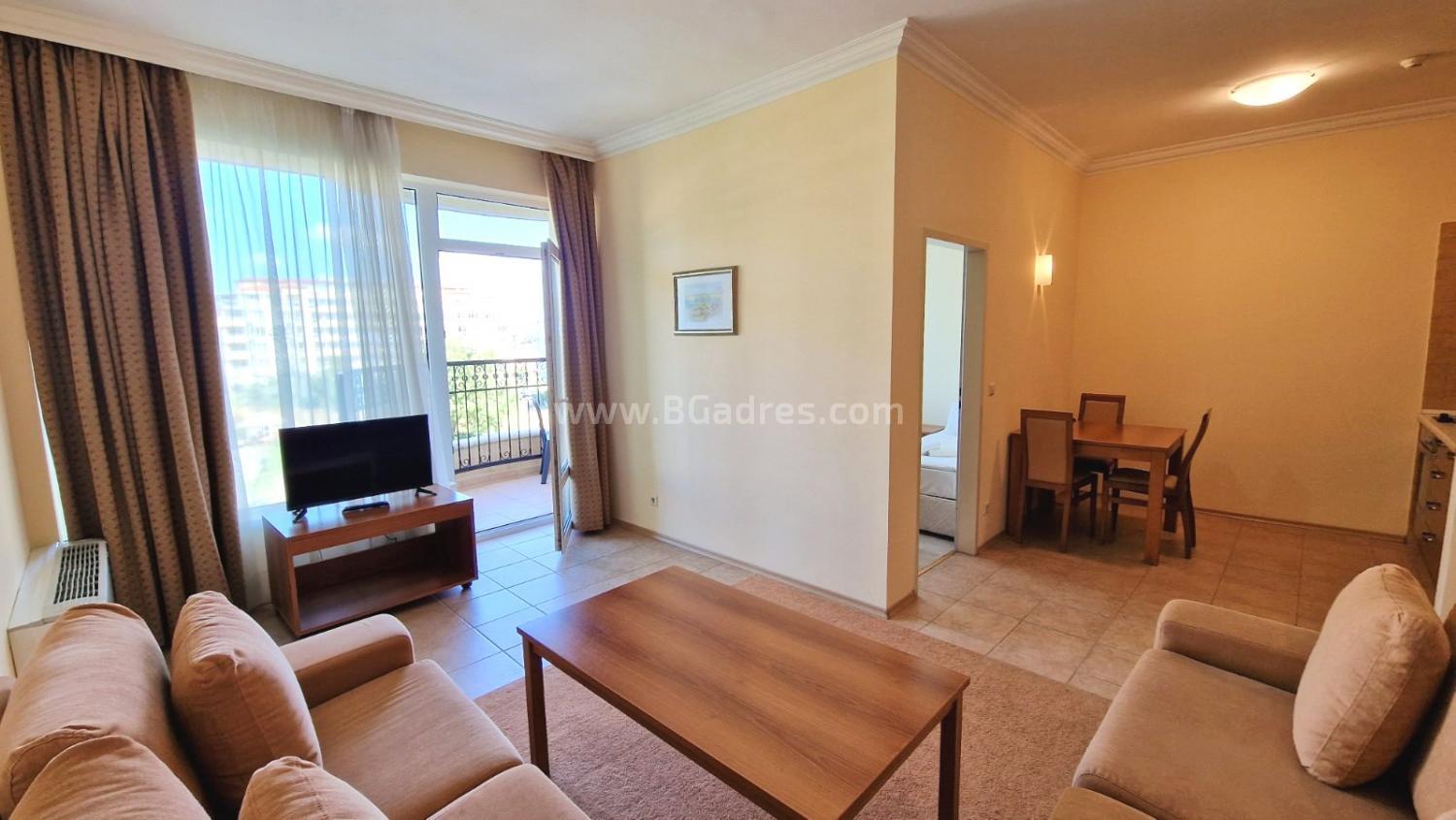 Profitable apartment on the first line І No. 2521