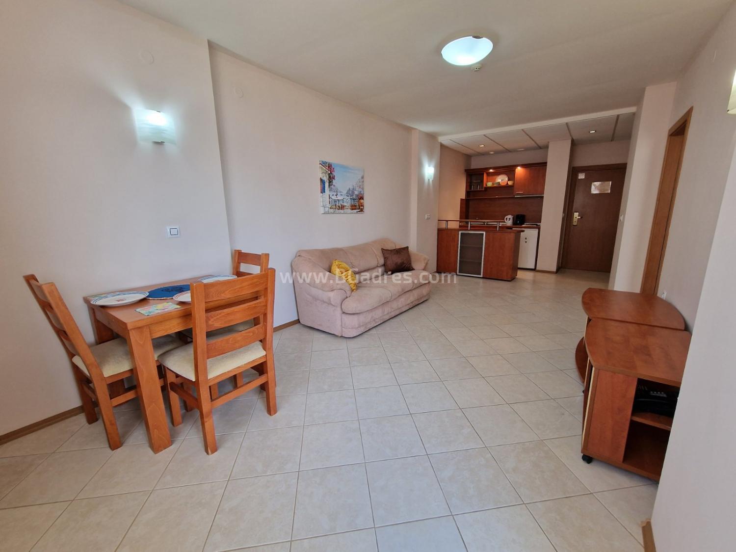 Zwei-Zimmer-Wohnung im Komplex Poseidon I №2458