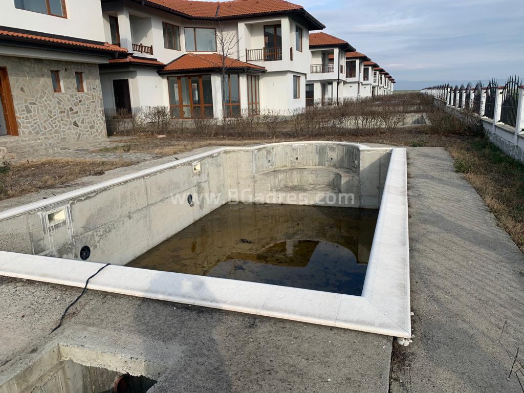 A house with a swimming pool at a bargain price І №2778