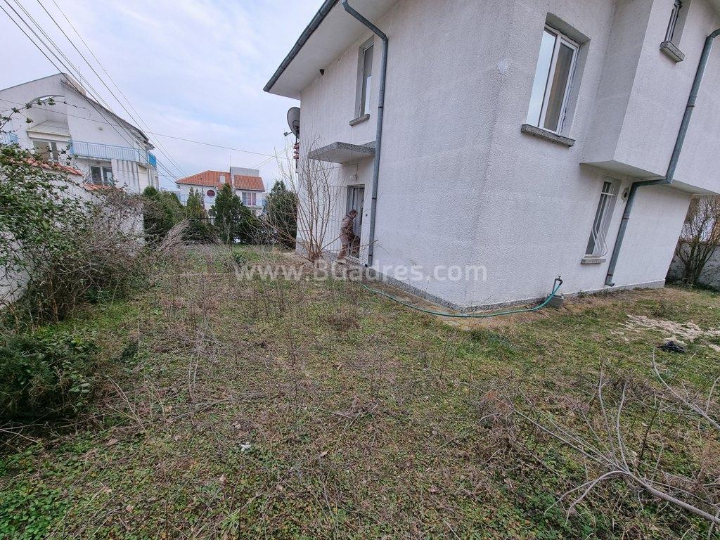 Къща с двор близо до морето І №2855