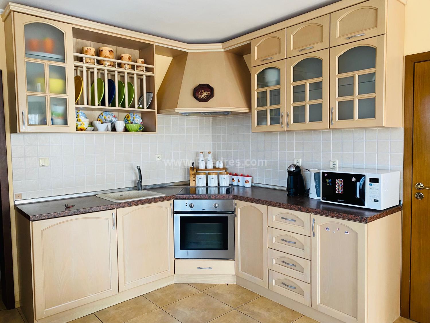 Large apartment with low maintenance fee І №2933