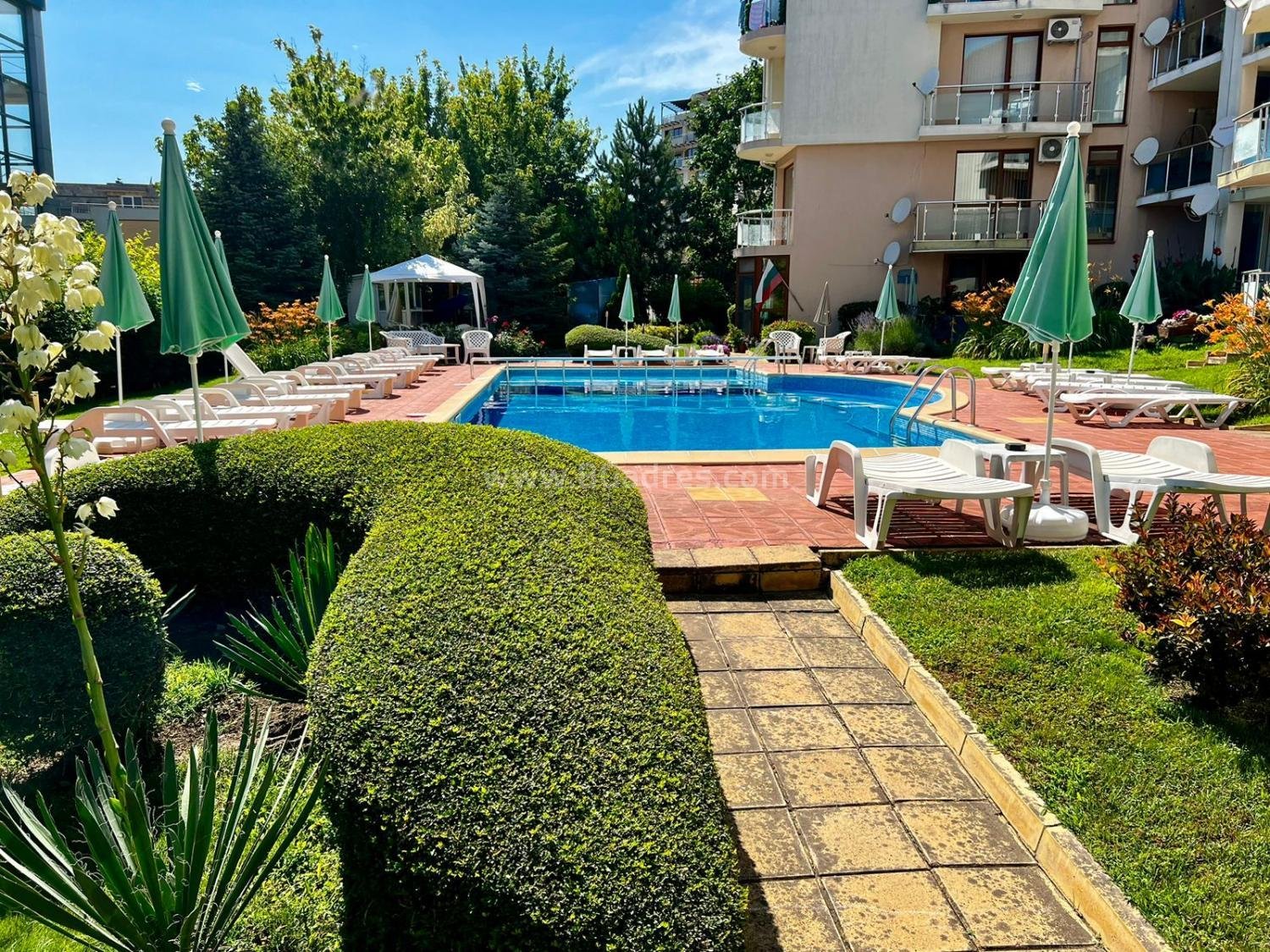 Cheap two bedroom apartment on the seaside І №3690