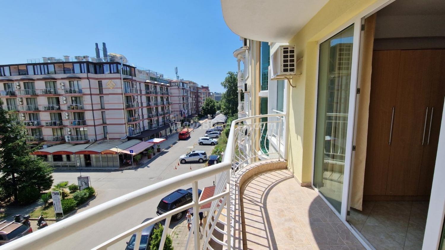 Евтин тристаен апартамент в Слънчев Бряг I №2459