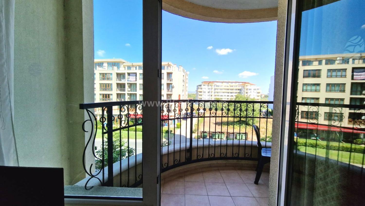 Profitable apartment on the first line І No. 2521