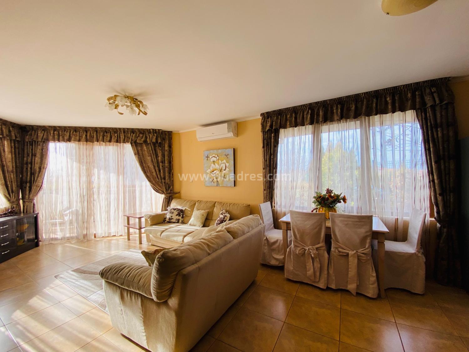 Large apartment with low maintenance fee І №2933