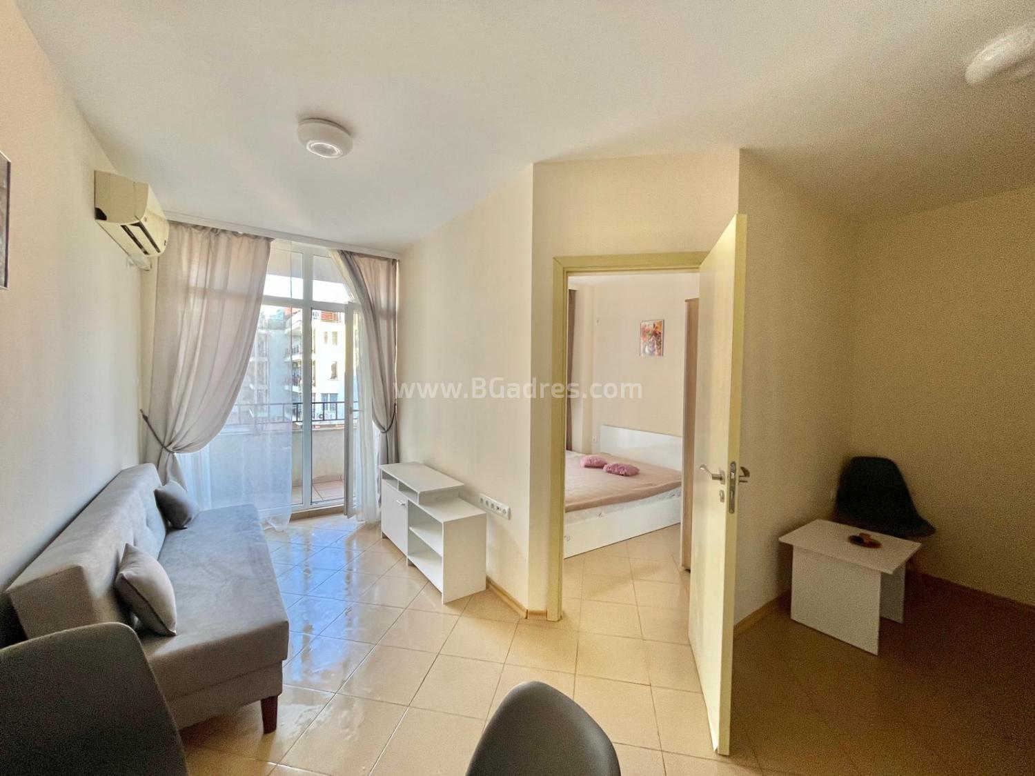 Квартира в комплексе Гранд Камелия І №4052