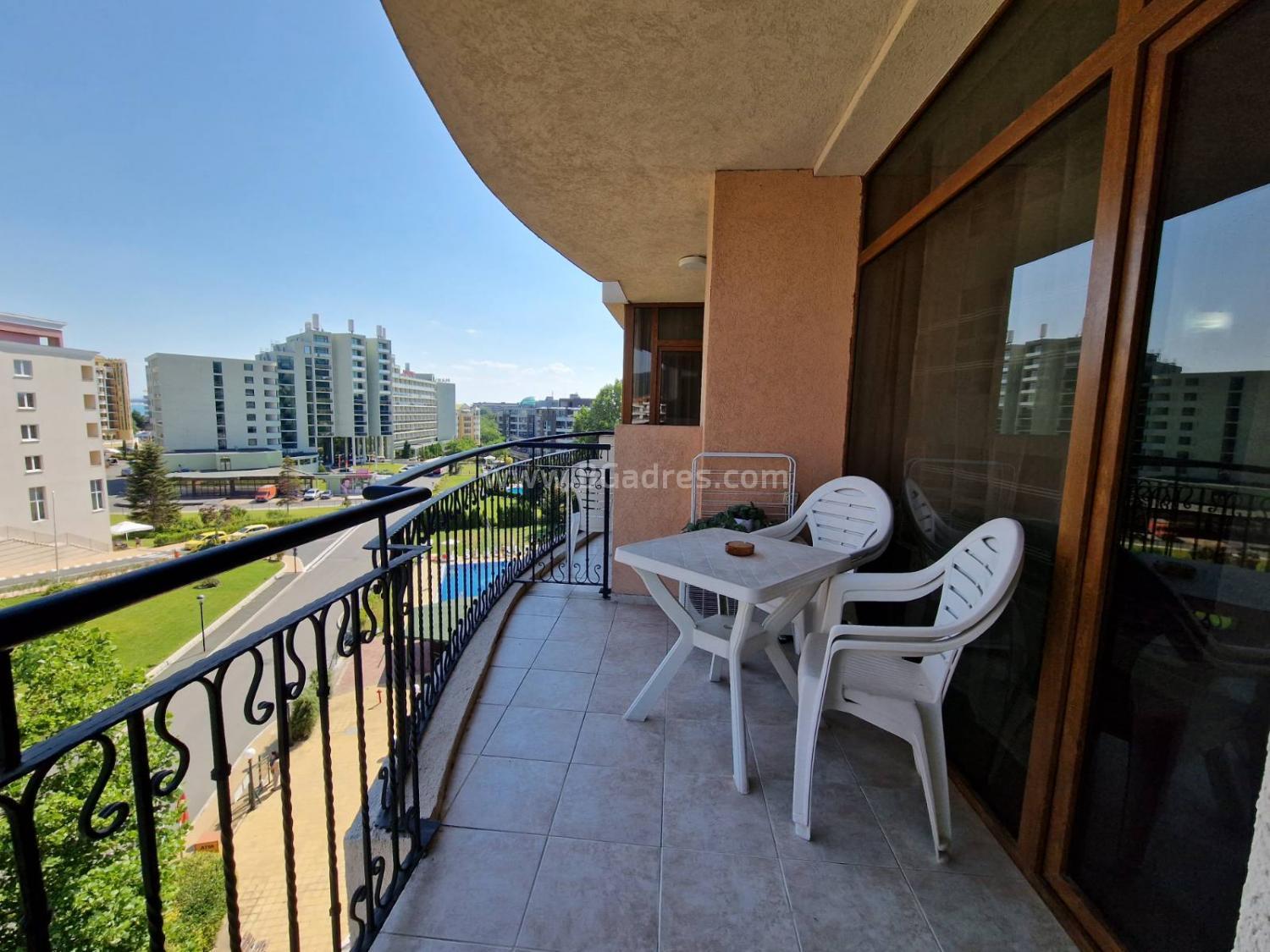 Zwei-Zimmer-Wohnung im Komplex Poseidon I №2458