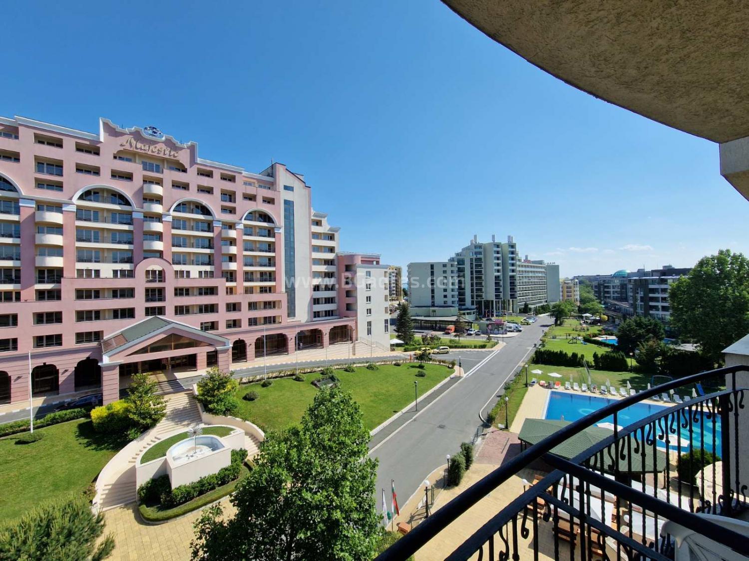 Zwei-Zimmer-Wohnung im Komplex Poseidon I №2458