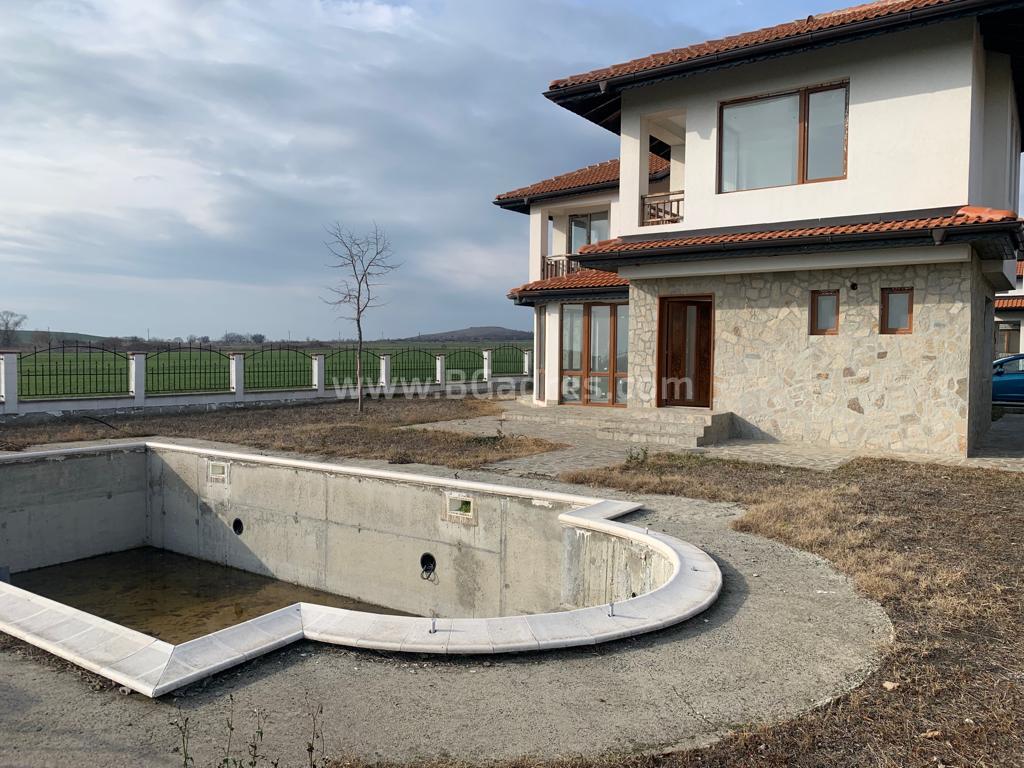 A house with a swimming pool at a bargain price І №2778