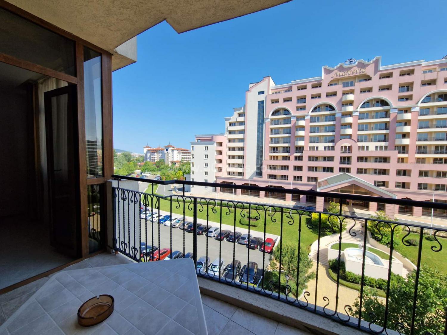 Zwei-Zimmer-Wohnung im Komplex Poseidon I №2458