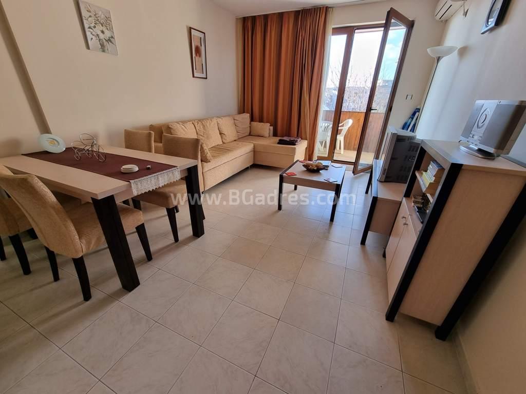 Евтин апартамент с изглед към морето в Свети Влас | № 2246