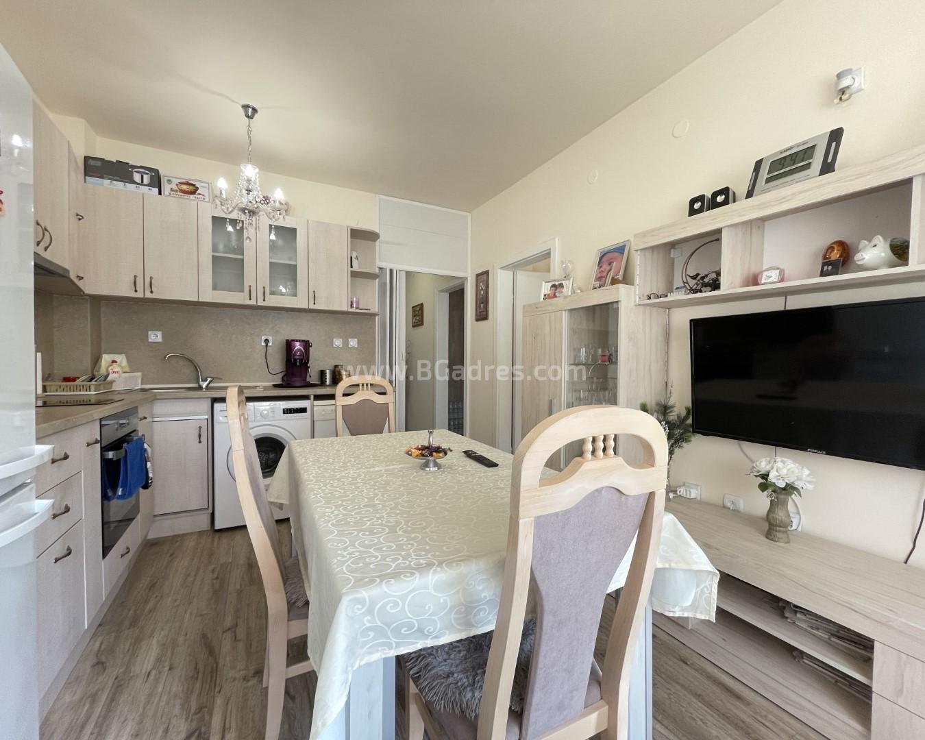 Изгоден тристаен апартамент до морето І №3450