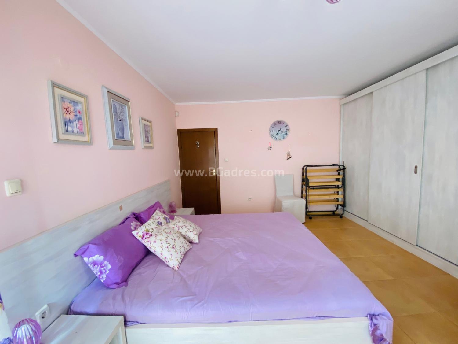 Large apartment with low maintenance fee І №2933