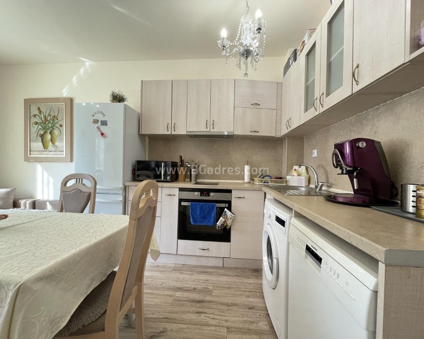 Изгоден тристаен апартамент до морето І №3450