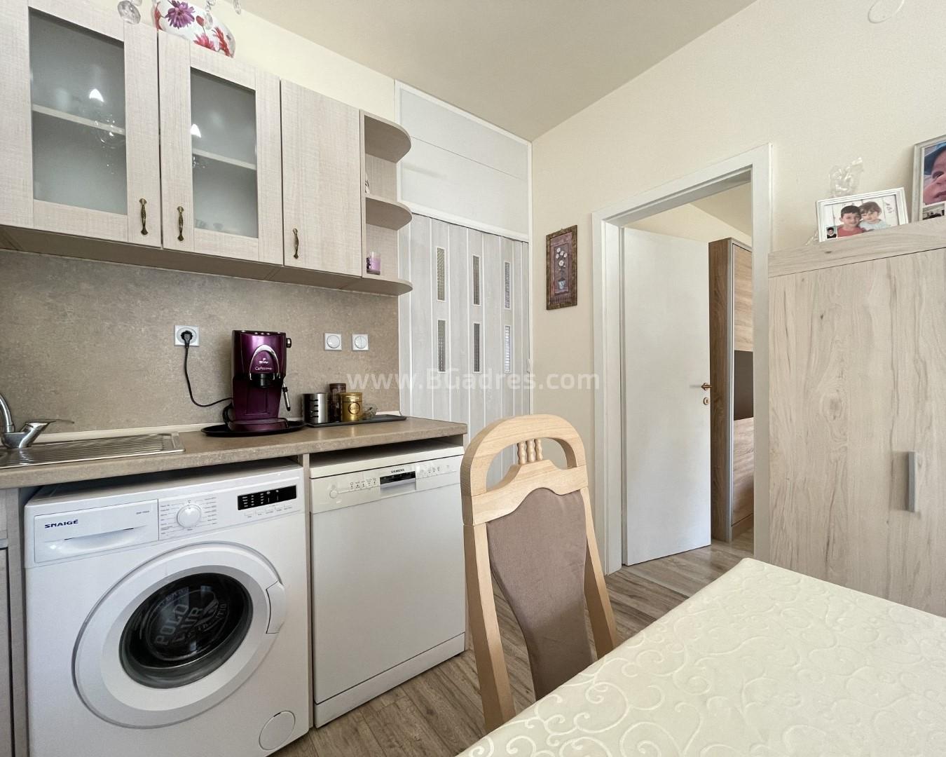 Изгоден тристаен апартамент до морето І №3450