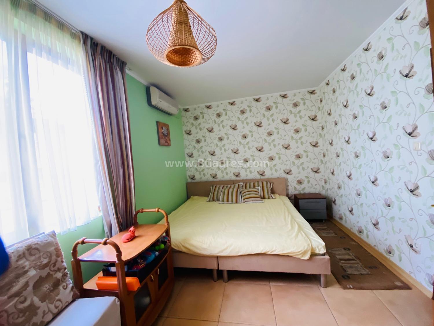 Large apartment with low maintenance fee І №2933