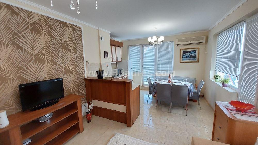 Голям апартамент за постоянно живеене в Поморие І №3140