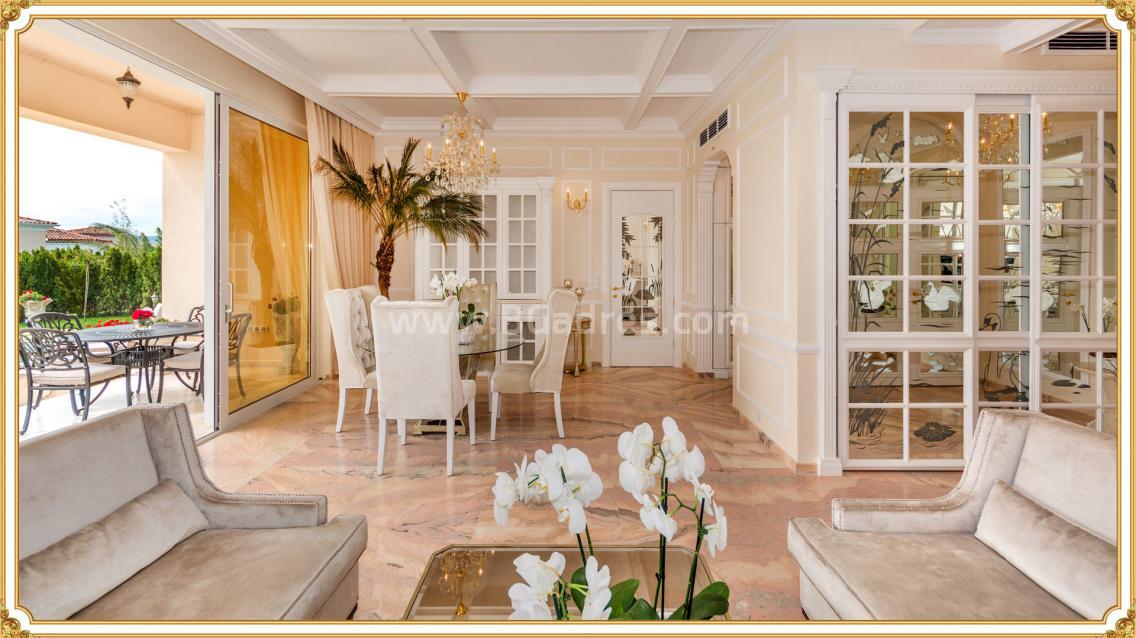 Элитная вилла с бассейном и участком земли | №1912