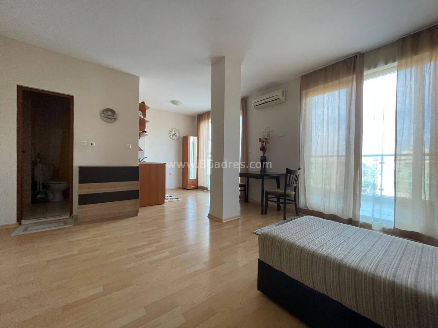 Голямо студио в комплекс Амадеус І №2930