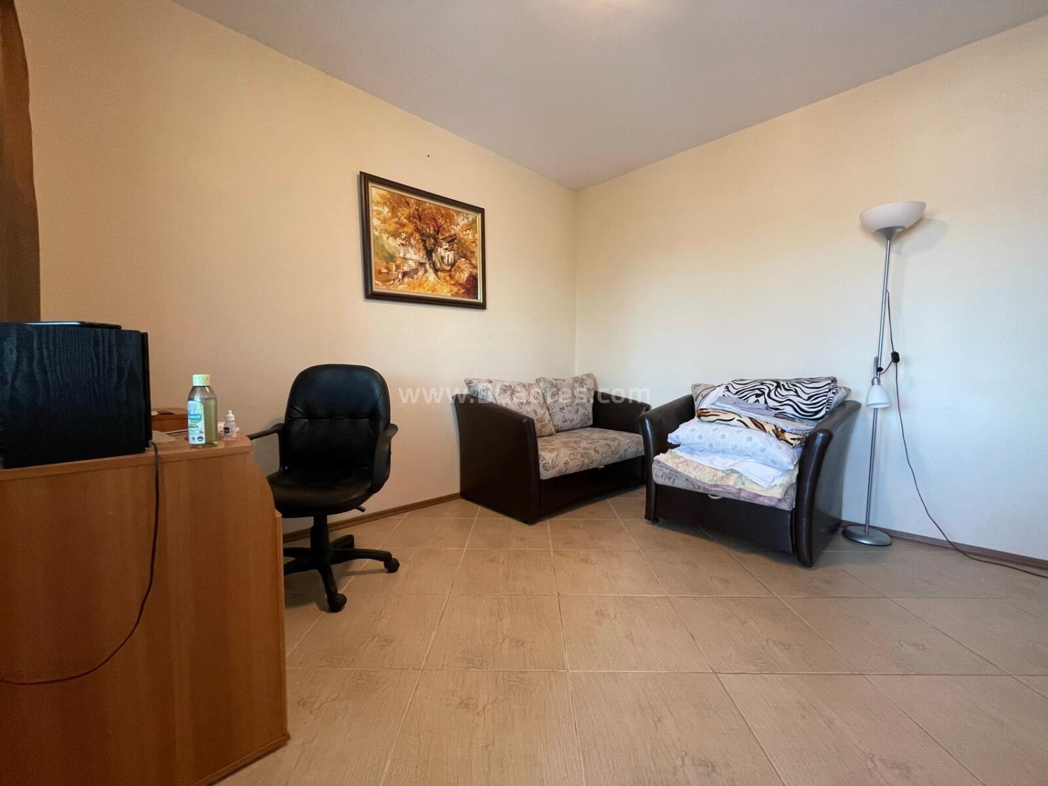 Евтин тристаен апартамент на морето І №2463