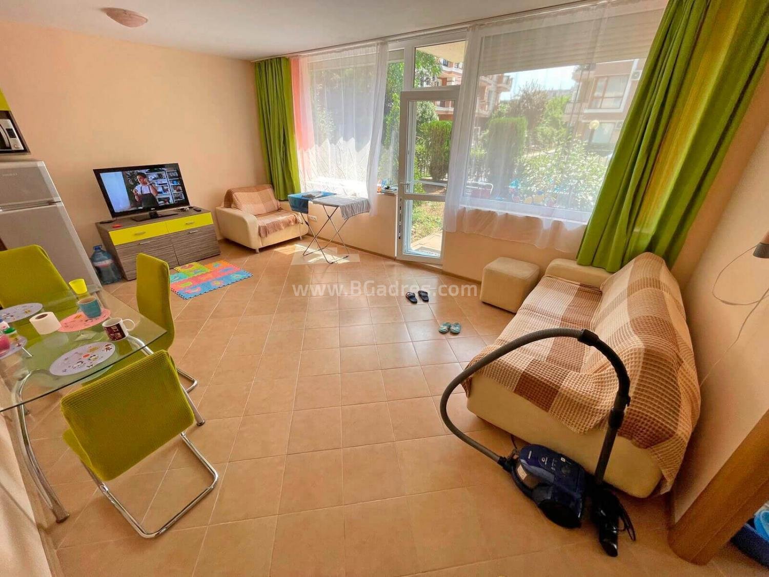 Cheap two bedroom apartment on the seaside І №3658